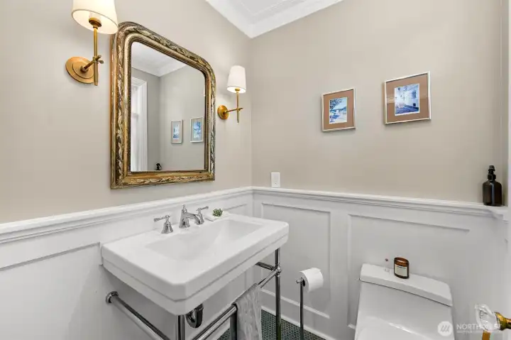 Main Level 1/2 Bathroom.
