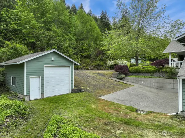 Large Detached Shop with a root cellar.