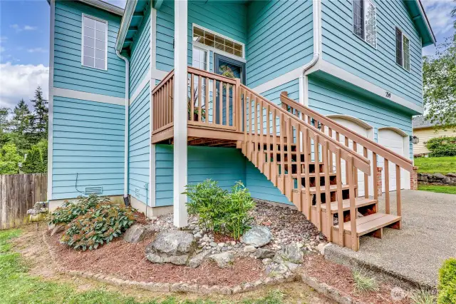 Very nicely appointed split level with great layout, nice size yard