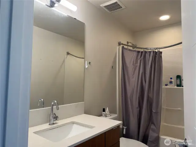 Guest bath on 2nd fl