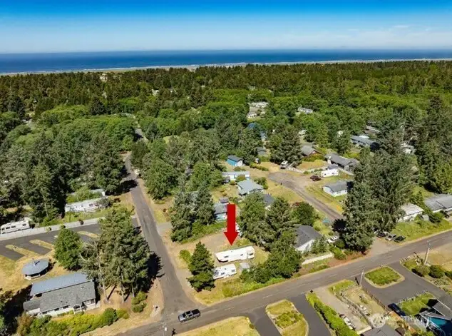 Close to the Pacific Ocean for fishing, crabbing, clamming and beachcombing.