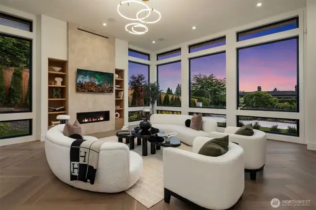 Luxurious entertaining great room