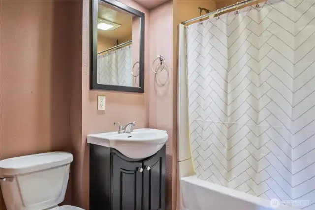 2nd Full bath is on the lower level