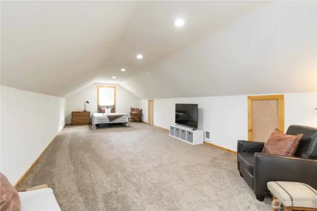 Studio to host additional guests; Rental possibilites