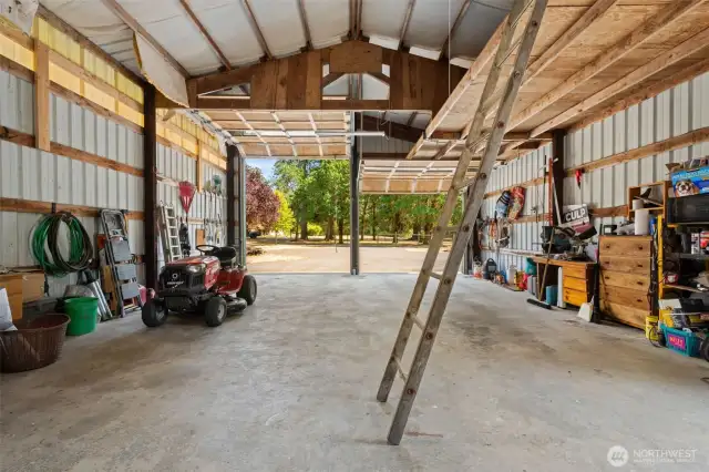 1 oversized door in the shop and loft for extra storage.