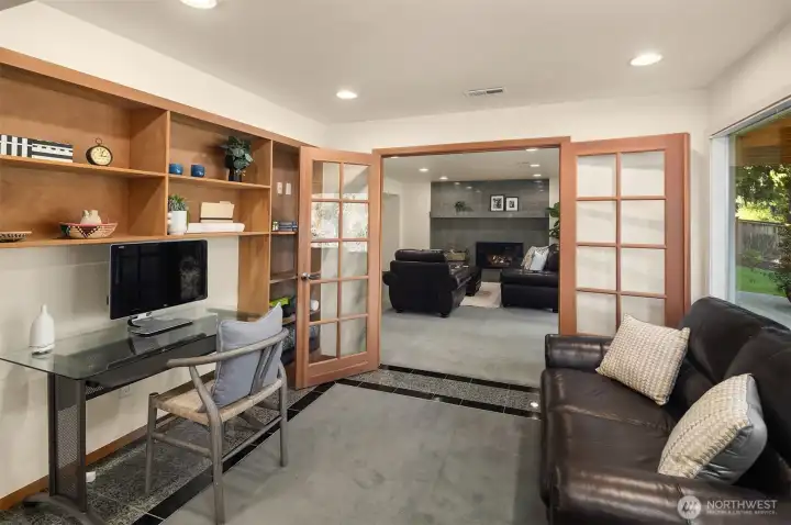 The adjacent office-gym keeps your ambitions close at hand.