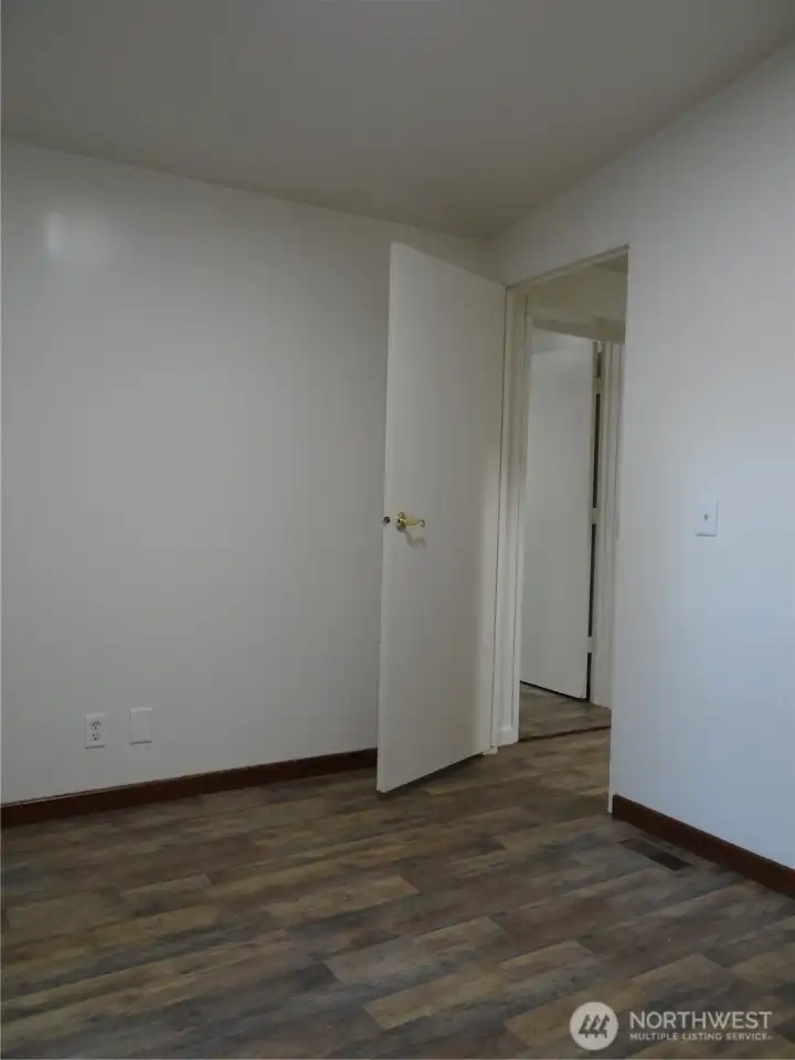 2nd Bedroom Door to Hallway