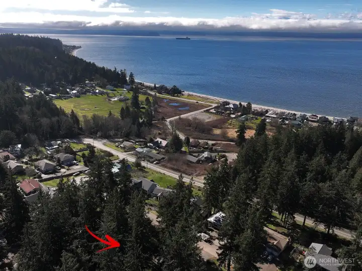 Sundown Lane is close to the beach and also in proximity to downtown Freeland for amenities, shopping, dining and the Athletic Club!