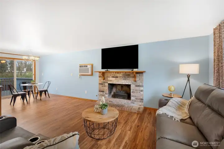 Open connection to the dining space, great for entertaining