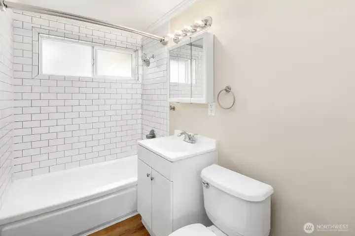 Full bathroom serving the main living area