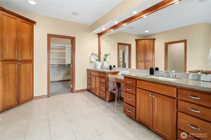 Plenty of space to prepare for your day.