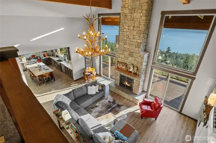 Beautiful view from the upper loft area. You can't hide from these views!