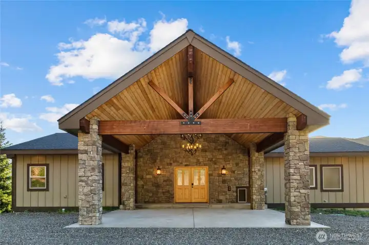 What a stunning entrance into the beautiful luxury retreat.