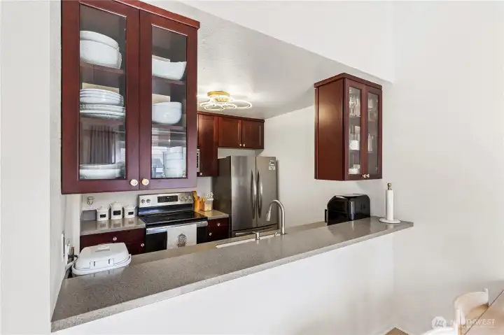 This kitchen has a nice open countertop bar for stool seating. Kitchen also has glass door cabinets to show off all of your'e fine dishware and wine glasses. This kitchen has a nice open countertop bar for stool seating. Kitchen also has glass door cabinets to show off all of your'e fine dishware and wine glasses.