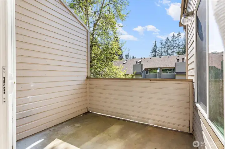 The top floor deck is nice and open to view the sky day or night The top floor deck is nice and open to view the sky day or night