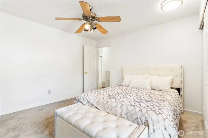 The guest bedroom also has a ceiling fan to keep you nice and cool in the summer. The guest bedroom also has a ceiling fan to keep you nice and cool in the summer.