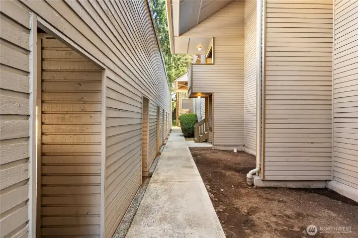 Neatly maintained walk ways to get to your stairs. Neatly maintained walk ways to get to your stairs.