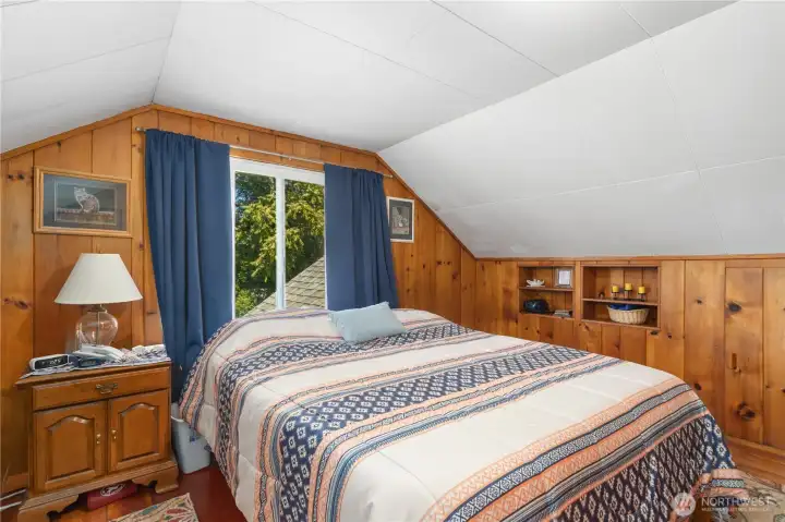 Upstairs bedroom Upstairs bedroom