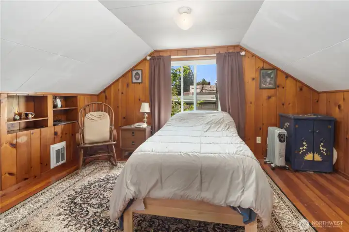Upstairs bedroom Upstairs bedroom