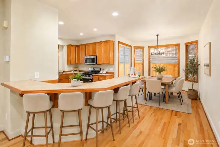 Large peninsula for guests (virtually staged)