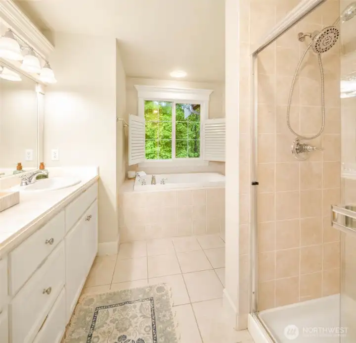 Spa-like 5 piece bath to wind down after a long day.
