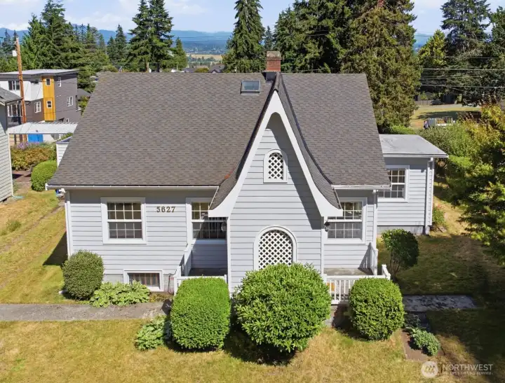 ZONED UR4! 1927 Tudor Revival in Everett’s Coveted Laurel Heights Community on .25 Acre Corner Lot ZONED UR4! 1927 Tudor Revival in Everett’s Coveted Laurel Heights Community on .25 Acre Corner Lot