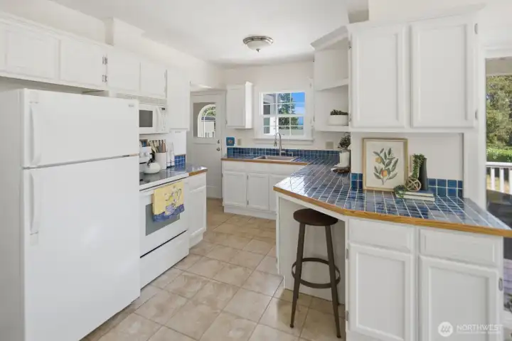 Spacious chef-inspired kitchen features plenty of cabinets, expansive prep space, incredible natural light, and appliances Spacious chef-inspired kitchen features plenty of cabinets, expansive prep space, incredible natural light, and appliances