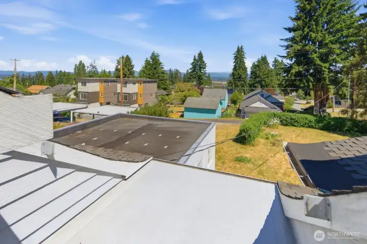 Incredible rooftop deck with breathtaking Cascade views and unforgettable sunrises Incredible rooftop deck with breathtaking Cascade views and unforgettable sunrises
