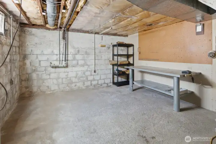 Exceptional flexibility for a rec room, a 5th bedroom with ensuite bath, home office, or future expansion Exceptional flexibility for a rec room, a 5th bedroom with ensuite bath, home office, or future expansion