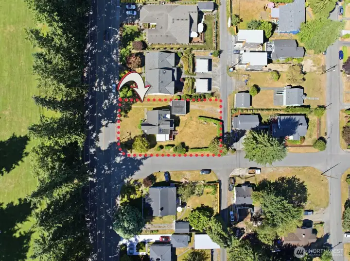 Located directly across from Everett Golf & Country Club and just minutes to schools, parks, the Interurban Trail, & major commuter routes Located directly across from Everett Golf & Country Club and just minutes to schools, parks, the Interurban Trail, & major commuter routes