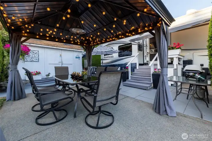 Perfect spot for summer dining, friends and garden views. Perfect spot for summer dining, friends and garden views.