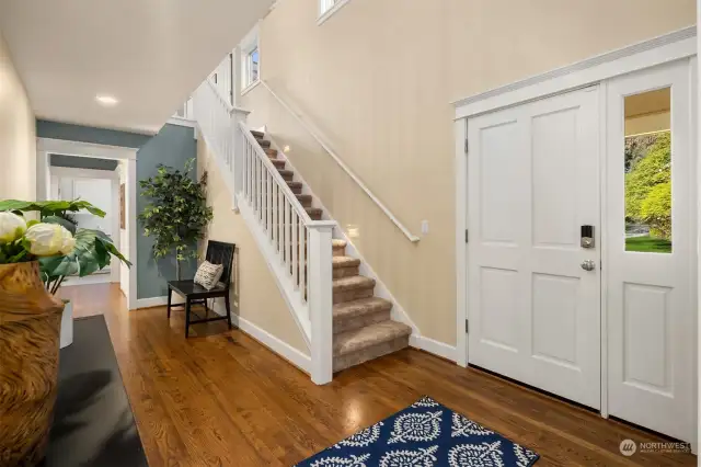 Spacious entry - let's go upstairs.
