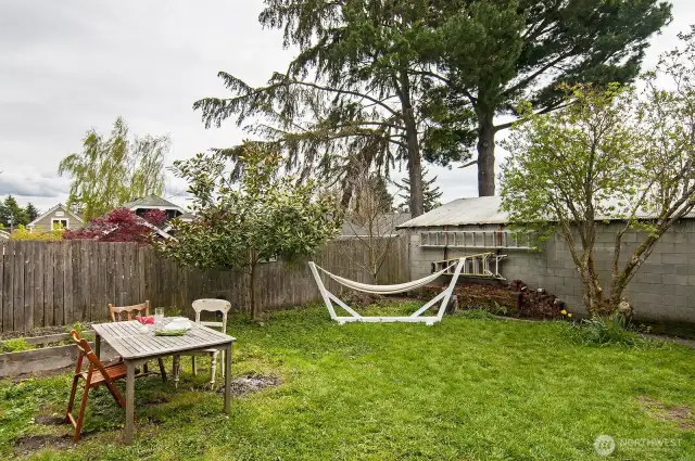 Good size, flat backyard, fully fenced- used exclusively by the main floor unit.