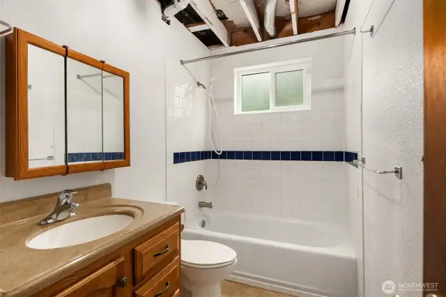 Full bath on lower.