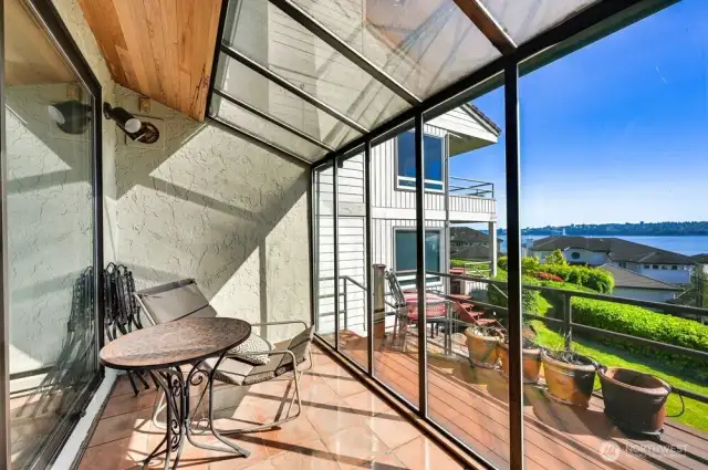 SUNROOM TO WARM YOUR WINTER NIGHTS