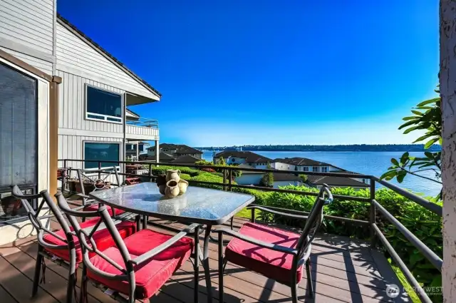 STUNNING VIEW OF COMMENCEMENT BAY AND DOWNTOWN TACOMA