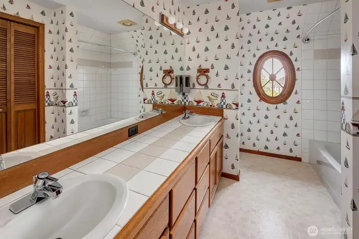 Full upper bathroom