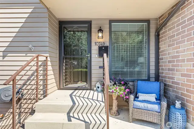 A delightful, sunny entrance welcomes family and friends.