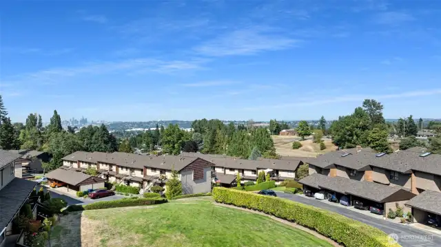 Expansive views of the city and Cascade Mountains can be enjoyed from the large common-area lawn next to the townhome. This area also provides a wonderful gathering place for neighbors, families and friends.