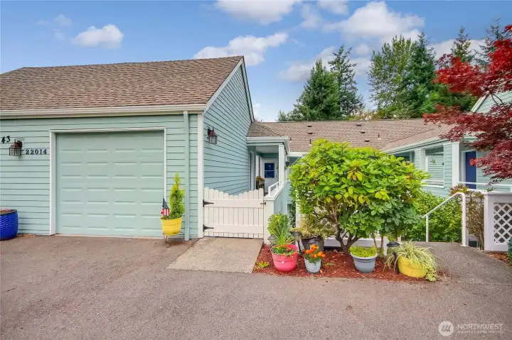 single car garage with side door
