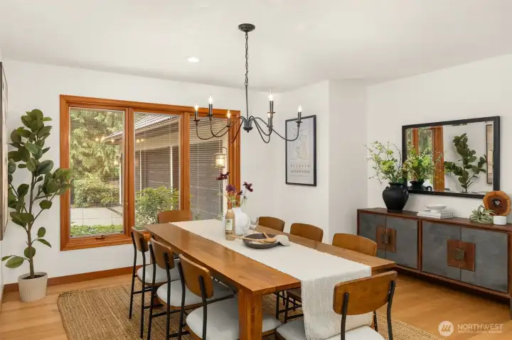 Host dinner parties with friends at the formal dining