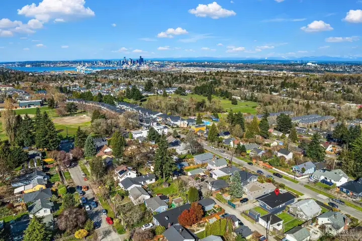 Downtown Seattle is in the background - a short commute!