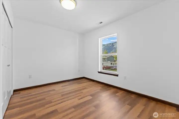 3rd bedroom (2nd level)