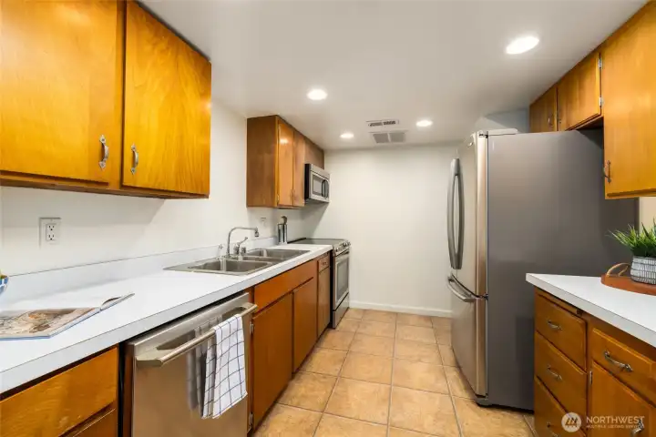 Full kitchen in lower level with a new stove/range.