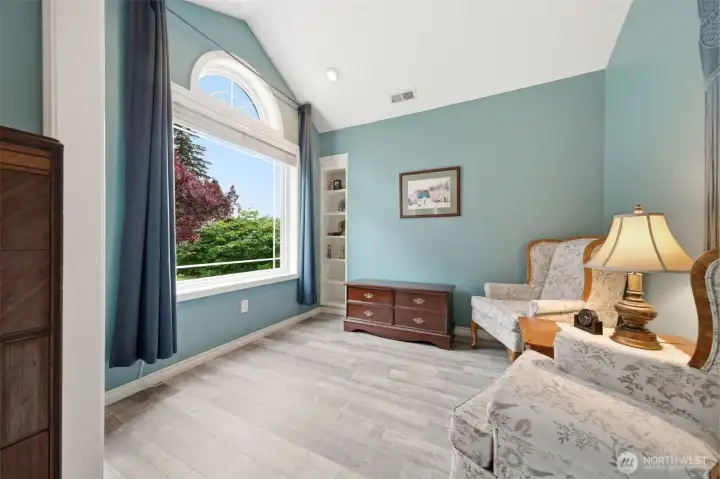 Extra sitting/bonus room off of Primary - Extra sitting/bonus room off of Primary -