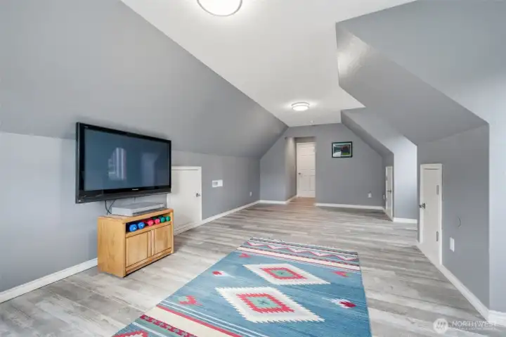 Bonus Room - Upper Bonus Room - Upper