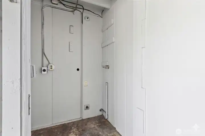 WASHER AND DRYER HOOKUPS IN LAUNDRY AREA AND STORAGE LOCKER APPROX 2X8 TO THE LEFT OF THIS.