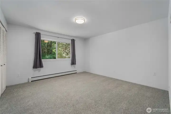 Large secondary bedroom. Large secondary bedroom.