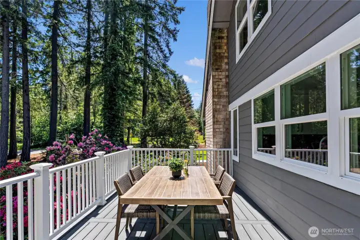 Outdoor patio with Trex decking