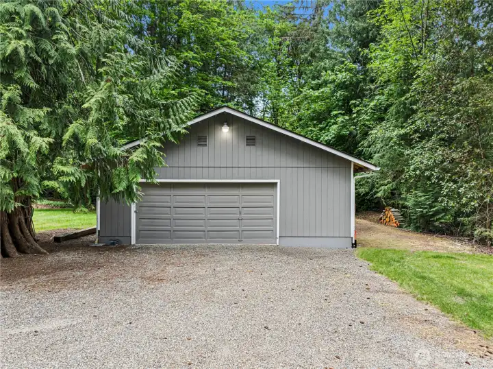Detached 1,120sqft garage